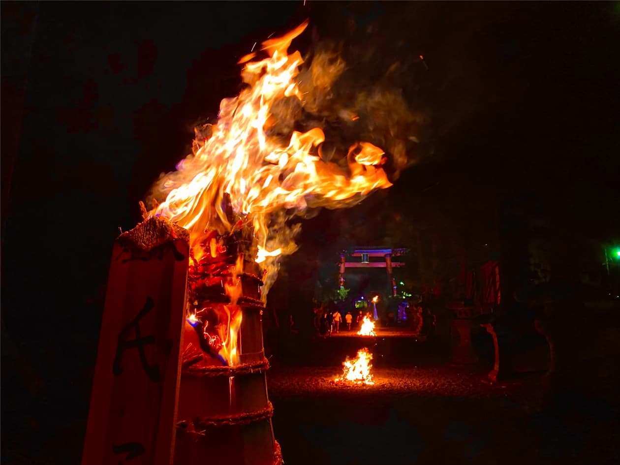 吉田の火祭り-min